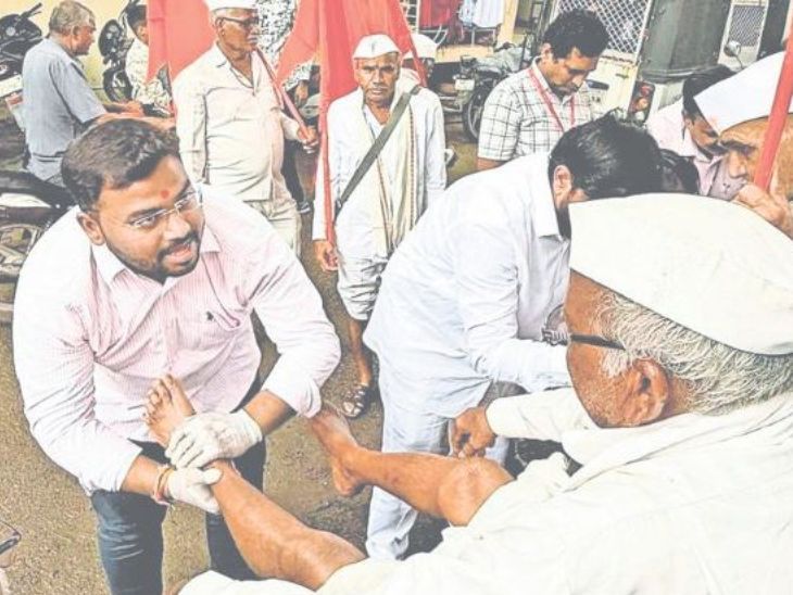 आजपासून वारकऱ्यांच्या ‘चरण सेवेला’ प्रारंभ:  भक्ती विठोबाची, सेवा आरोग्याची; मुख्यमंत्री सहाय्यता निधीचा उपक्रम – Mumbai News