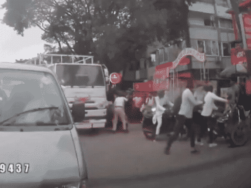 17 वर्षीय अल्पवयीन चालकाचा थरार, व्हिडिओ:  पोलिसांना चकवा देत भरधाव टेम्पोने उडवली चार वाहने, हडपसरमधील घटनेने खळबळ – Pune News