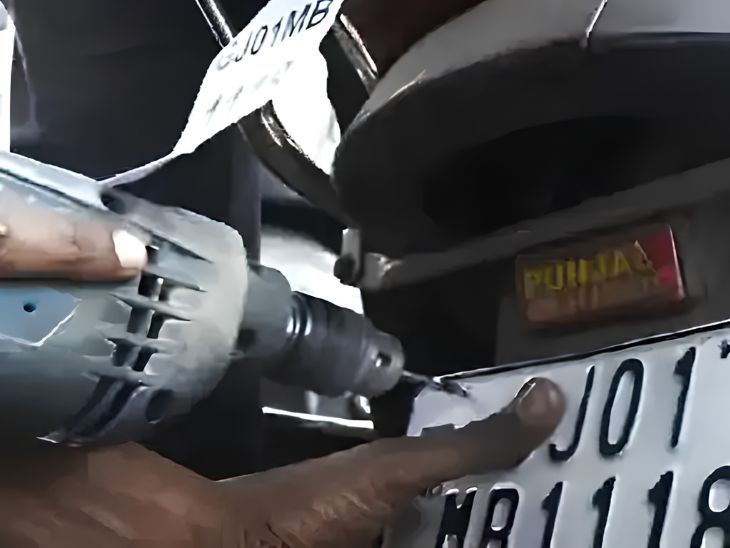 वाहनचालकांनो सावधान!:  HSRP नंबर प्लेट नसल्यास थेट दंड; नागपुरात 158 वाहनांवर कारवाई, आता राज्यभर धडक मोहीम – Maharashtra News