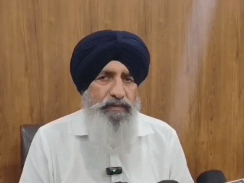 मुख्यमंत्री मान यांच्या व्हायरल व्हिडिओवर SGPC कठोर: शिख संघटनांची उद्या गोल्डन टेंपलमध्ये बैठक; धार्मिक-पंथीय संघटना ठरवतील रणनीती मुख्यमंत्री मान यांच्या व्हायरल व्हिडिओवर SGPC कठोर: शिख संघटनांची उद्या गोल्डन टेंपलमध्ये बैठक; धार्मिक-पंथीय संघटना ठरवतील रणनीती