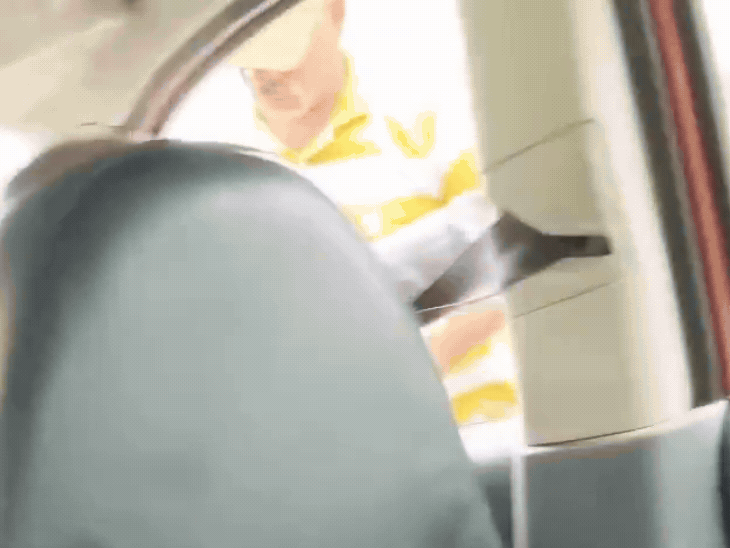 नागपुरात चाकूचा धाक दाखवत दाम्पत्याला लुटलं- VIDEO:  कारच्या मागील सीटवर बसलेल्या मुलीने कॅमेऱ्यात कैद केला थरार – Maharashtra News