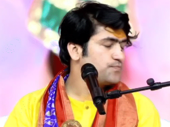 मौलानाने श्रीकृष्णाला नमाजी म्हटले, धीरेंद्र शास्त्री म्हणाले- घरवापसी करा: पुन्हा असे म्हटले तर तुमच्या दारात गीता पाठ करू; आमच्या पूजा पद्धतीशी छेडछाड करू नका मौलानाने श्रीकृष्णाला नमाजी म्हटले, धीरेंद्र शास्त्री म्हणाले- घरवापसी करा: पुन्हा असे म्हटले तर तुमच्या दारात गीता पाठ करू; आमच्या पूजा पद्धतीशी छेडछाड करू नका