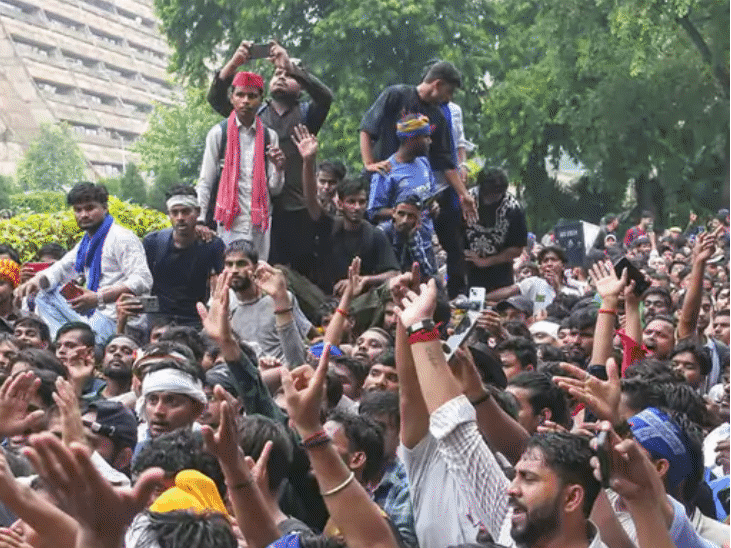 मुंबई पोलिसांचा मोठा निर्णय:  नीट आंदोलनाच्या पार्श्वभूमीवर 23 जुलैपासून 15 दिवस जमावबंदी लागू – Maharashtra News