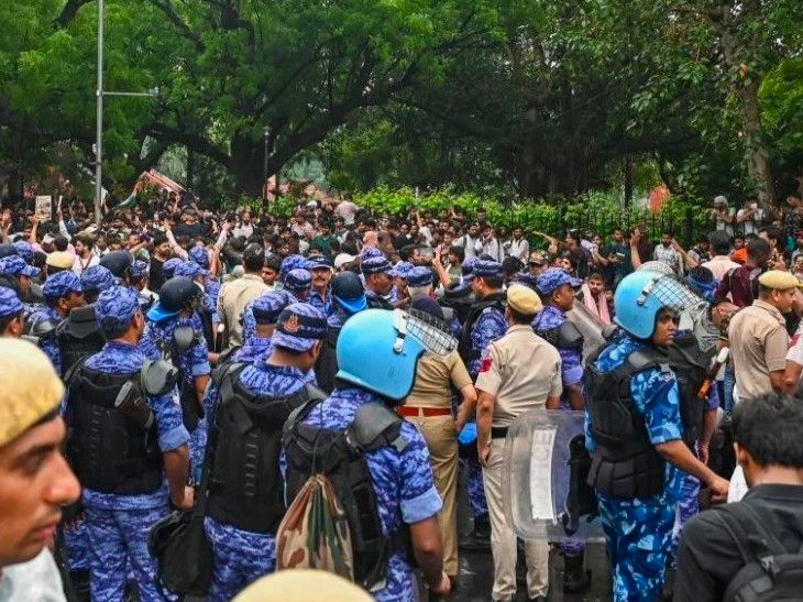 विद्यार्थ्यांवरील लाठीमाराचा काँग्रेसकडून निषेध:  केंद्र सरकारवर संविधानविरोधी भूमिकेचा आरोप; धर्मेंद्र प्रधानांच्या राजीनाम्याची मागणी – Pune News