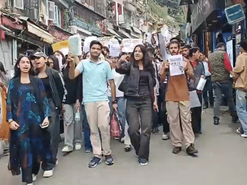 हिमाचलमध्ये सोनम वांगचुक यांच्या समर्थनार्थ प्रदर्शन:  धर्मेंद्र प्रधान यांच्या राजीनाम्याची मागणी, शिमला, मंडी, सोलन आणि कुल्लूमध्ये रस्त्यावर उतरले लोक