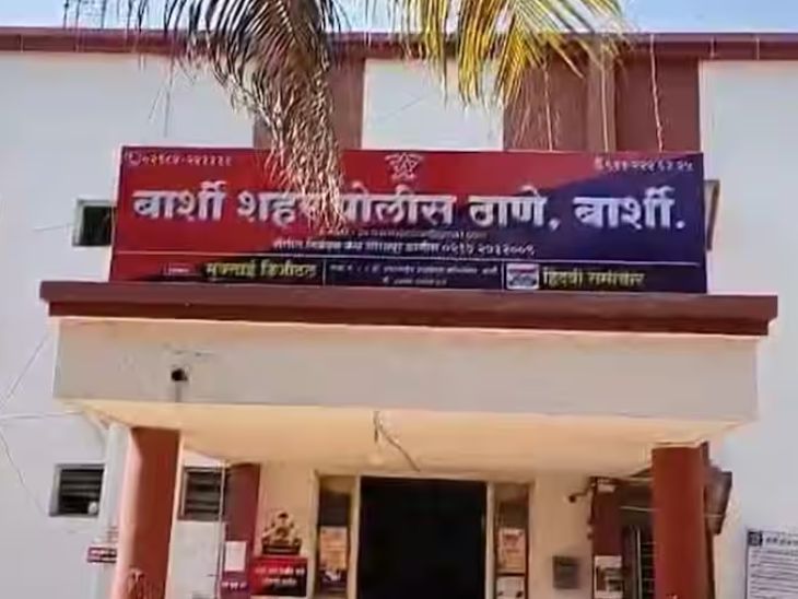 आईने 10 महिन्यांच्या चिमुकलीला बादलीत बुडवून मारले:  मृतदेह खांद्यावर घेऊन पोलिसांसमोर हजर, 6 वर्षांच्या मुलीचा विनवणीमुळे वाचला जीव – Solapur News