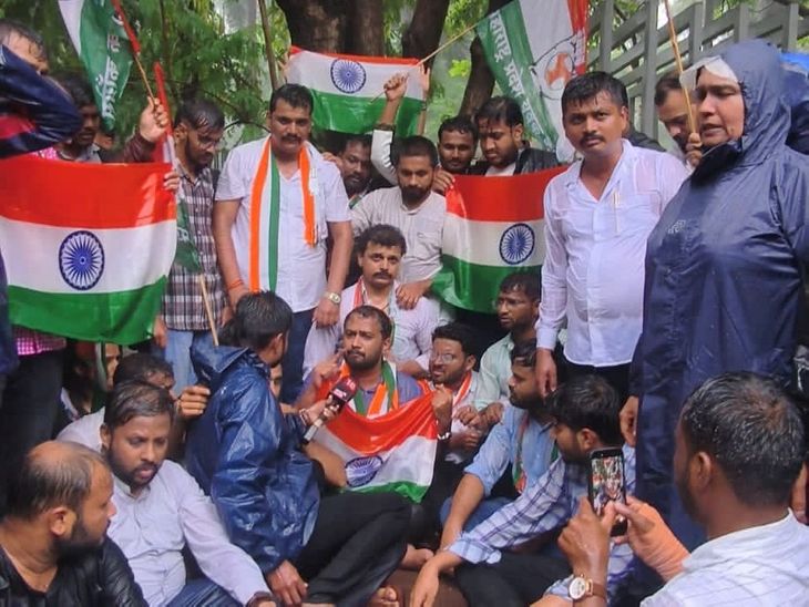 युवक काँग्रेसचे मुरलीधर मोहोळ यांच्या कार्यालयावर आंदोलन:  दिल्लीतील विद्यार्थी लाठीहल्ल्याच्या निषेधार्थ राजीनाम्याची मागणी – Pune News