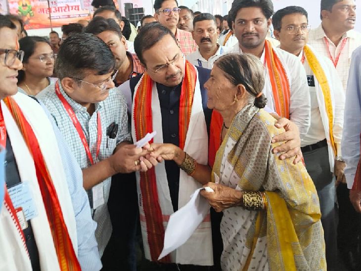 ‘कसं काय माऊली, तब्येत बरी आहे ना?’:  आयुक्त संजय काटकर यांच्याकडून आपुलकीने विचारपूस, वारकऱ्यांची मने जिंकली – Hingoli News