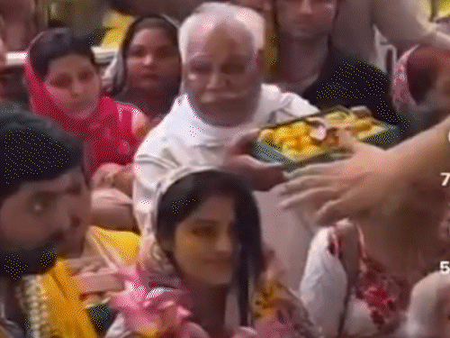 वृंदावनमध्ये व्हीआयपी ट्रीटमेंटच्या आरोपांवर संतापली दीपिका सिंह:  इन्फ्लुएंसरला म्हणाली- व्ह्यूजसाठी भक्तांच्या भावनांशी खेळू नका