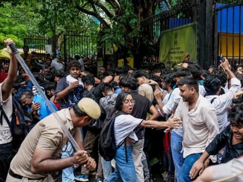 सर्वोच्च न्यायालय म्हणाले- अल्पवयीन आंदोलकांना ताबडतोब मुक्त करा:  विद्यार्थ्यांचे आंदोलन शांततापूर्ण होते; गरजेपेक्षा जास्त बळाचा वापर करणाऱ्यांवर कारवाई होईल