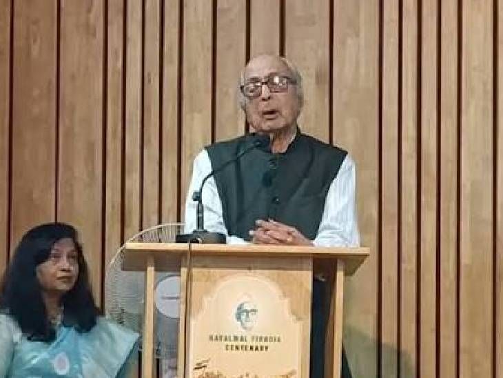 देवेंद्र फडणवीसांच्या काकांचा विश्वास;माझा पुतण्या आज ना उद्या पंतप्रधान होईल:‘देवाभाऊ’ पुस्तक प्रकाशित, चंद्रकांत पाटलांकडूनही मुख्यमंत्र्यांचे कौतुक