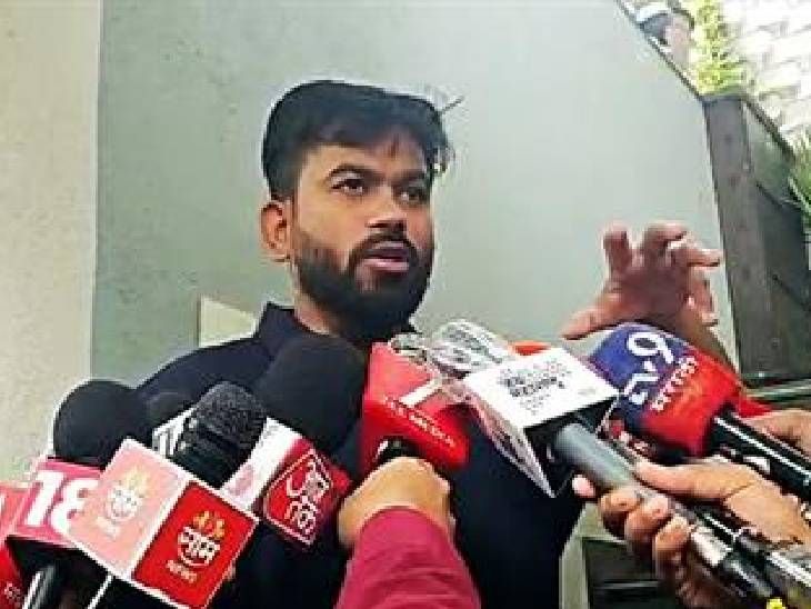 पुढच्या रीलमध्ये पंतप्रधान मोदींनी लाठीमार झालेल्या विद्यार्थिनींची माफी मागावी- दिपके
