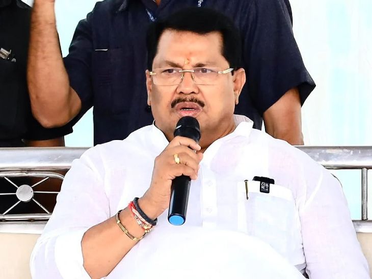 12 हजार शाळांना कुलूप!:तब्बल 40 टक्के विद्यार्थी बारावीपूर्वीच शिक्षण सोडतात'; विजय वडेट्टीवारांचे सरकारवर टीकास्त्र