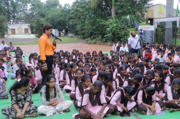 ‘बाप समजून घेताना’ व्याख्यानामधून विद्यार्थ्यांना वडिलांच्या त्यागाची जाणीव