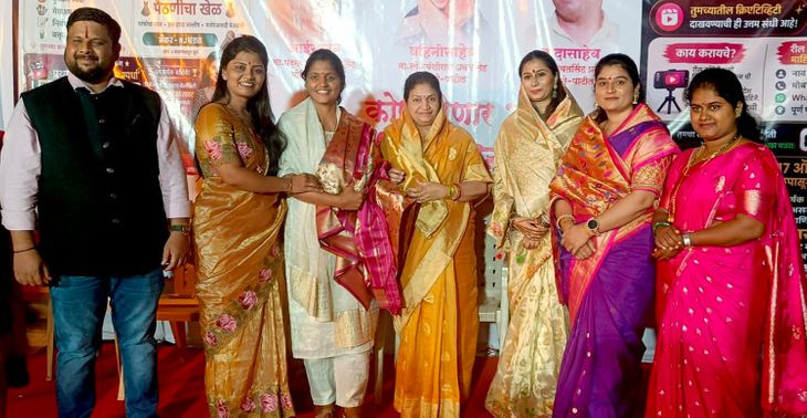 अकलूजच्या नागपंचमीत सूर्यवंशींना पैठणी, शिंदेंना नथ:जनसेवा संघटना आयोजित महोत्सवात मुलींसह महिलांचा उत्स्फूर्त सहभाग; वैशाली वाघमारे रिलमेकिंगच्या मानकरी‎