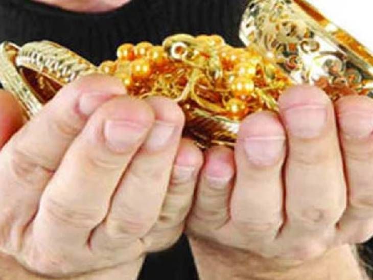 सोलापुरात मोबाइलसाठी दहावीतील विद्यार्थ्यांनीे चाेरले 3 लाखांचे दागिने