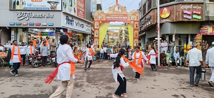 करमाळ्यात महिला सुरक्षा अन् कायद्याबाबत पथनाट्यातून जागर