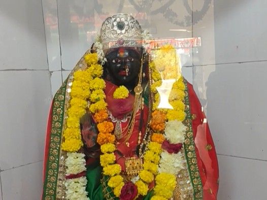 म्हैसमाळच्या गिरिजा मातेवरील अथांग श्रद्धा!::अग्रवाल कुटुंबाची भक्ती अन् भाविकांचे श्रद्धास्थान; बन्सीलाल नगरातील मंदिराची खास कहाणी