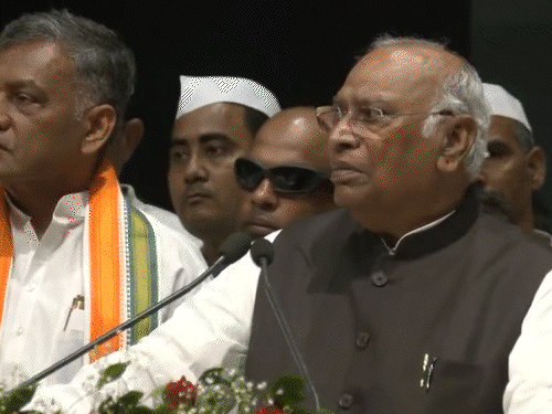 खरगे म्हणाले- मोदीचं काय, तर मोदींचा बापही जाईल:पाटण्यात 'मोदी जाणार नाहीत' म्हणणाऱ्याला मारहाण; शहा म्हणाले- खरगेंनी सर्व मर्यादा ओलांडल्या
