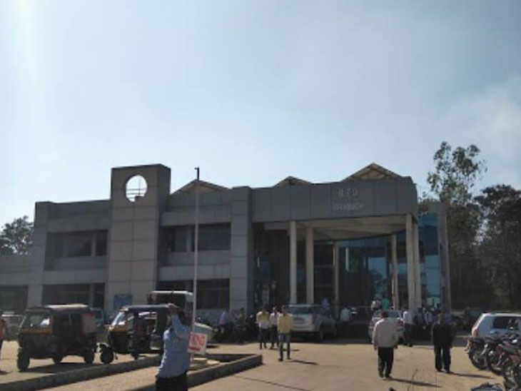 Vehicle owners operating at Bharuch RTO office Sunday