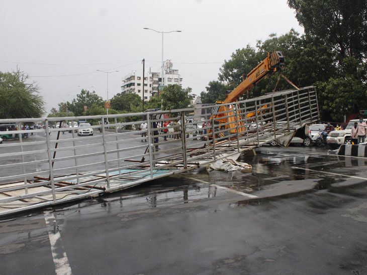 Three gantry gates collapsed due to non-issuance of structure stability ...
