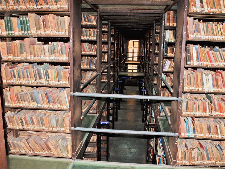 Heritage of 3.30 lakh books in the state's largest 111-year-old 'Glass ...