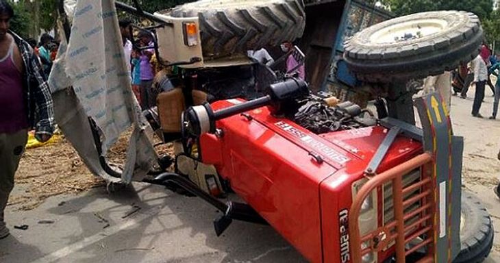 A tractor carrying 37 people overturned, killing 11 people, including 4 ...