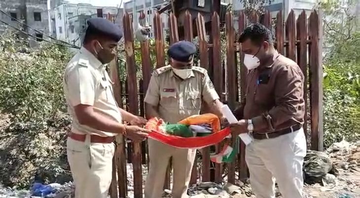 Feelings of people hurling unfamiliar Ismo national flags in the trash ...