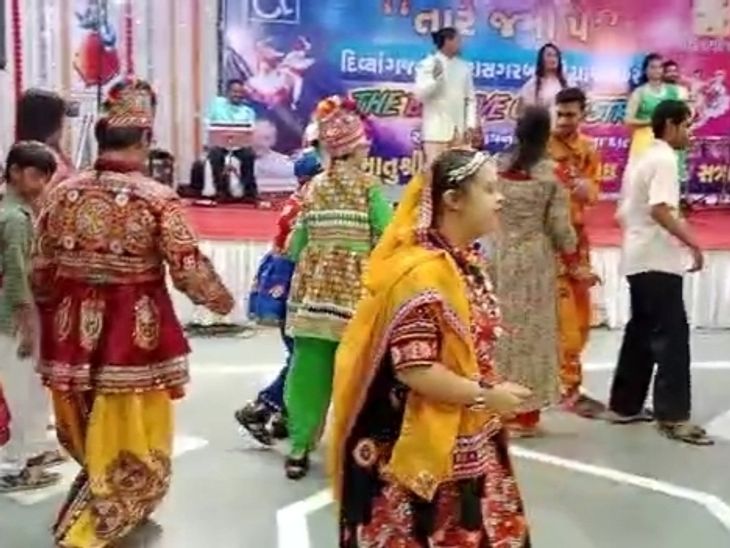 Ras Garba, a voluntary organization held in Andheri, Mumbai for the ...