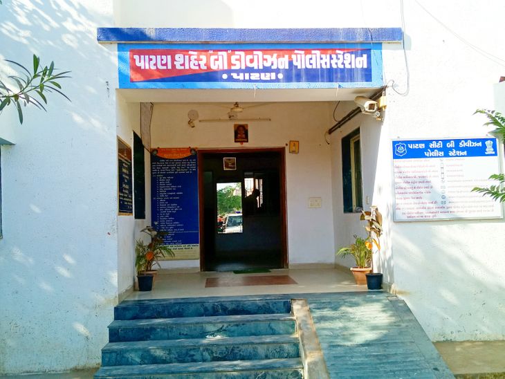 Police complaint that four policemen including PI took two brothers to the  police station and beat them up in Patan | પોલીસકર્મીઓ સામે ફરિયાદ: પાટણમાં  બે ભાઈઓને PI સહિત ચાર પોલીસકર્મીઓએ પોલીસ સ્ટેશન લઈ જઈ માર માર્યાની પોલીસ  ફરિયાદ - Patan News ...