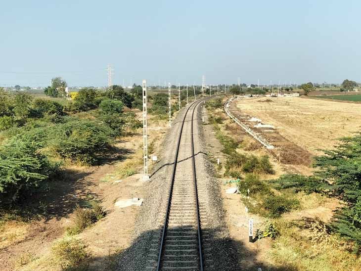 An electric train will run between Somnath-Rajkot | ભાસ્કર બ્રેકિંગ ...