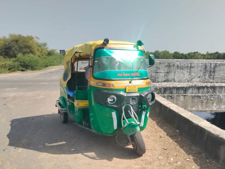 Rickshaw rider killed, four injured when driver hit rickshaw near ...