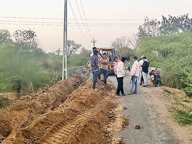 250 meters of asphalt road was dug without permission to lay water line