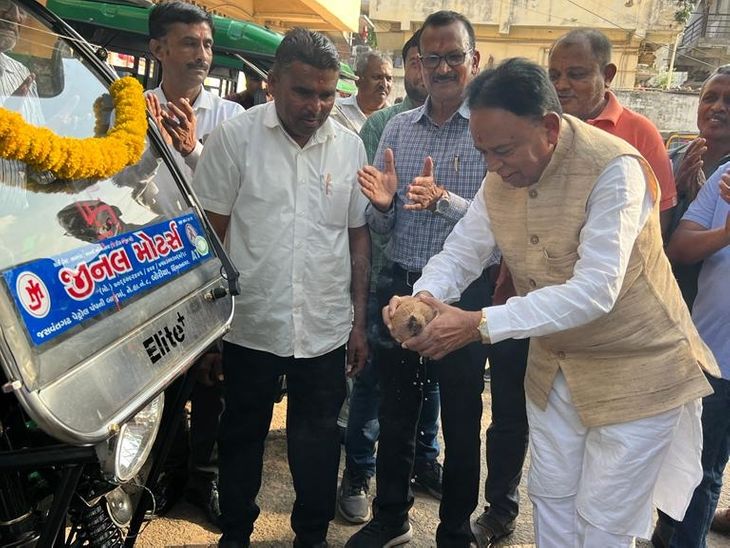 Coordination (c) Grievance Committee meeting held; 5 e-rickshaws ...