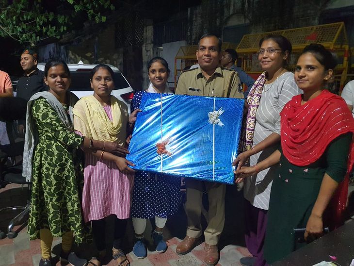 Transfer of PI Rahul Singh Rajput of Shehra Police Station; A bouquet ...