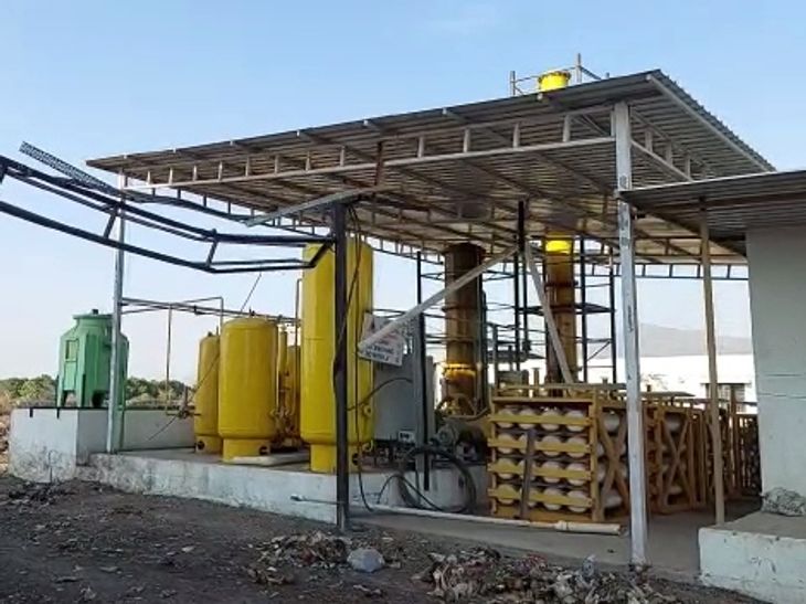 The CNG plant built at the cost of crores is gathering dust, Standing