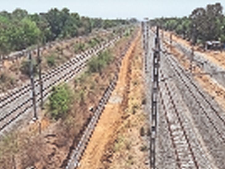 Protection on both sides of railway track from Vapi to Valsad to ...