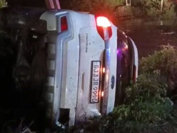 2 injured as car collides with power pole near Rojoda Patia in Bavla at ...