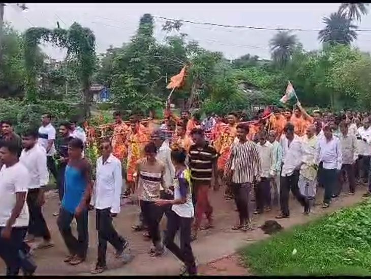 23 youths from Balota village of Hansot left for Kedarnath on foot ...