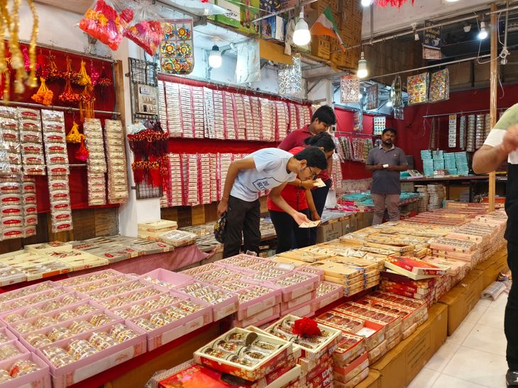 Women are happy as prices of rakhis remain stable on the occasion of ...