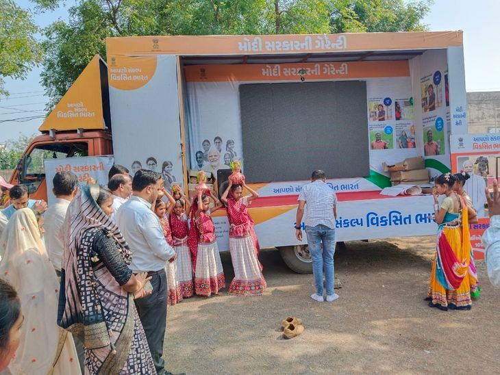 Dumkhal village of Walod taluk warmly welcomed the chariot by the ...