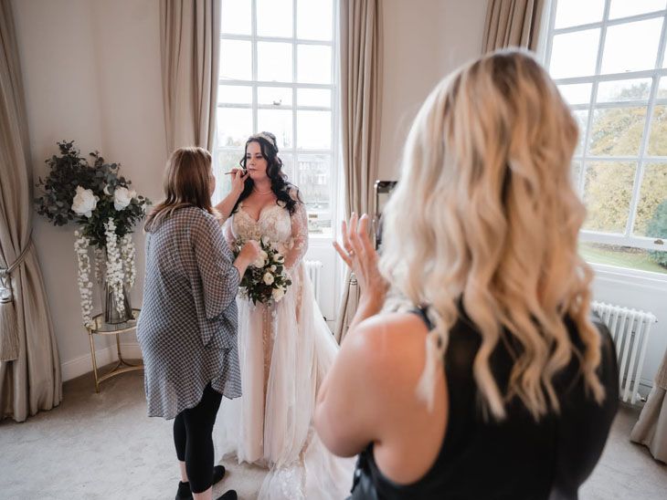 The trend of sharing wedding moments on social media; Wedding content