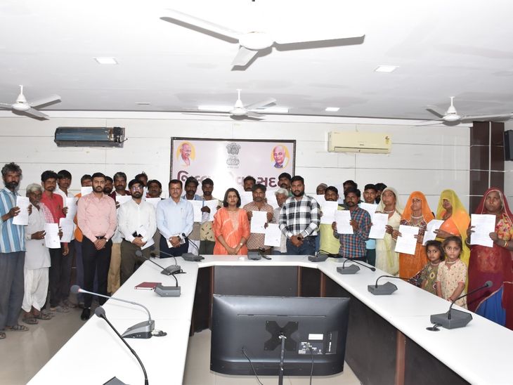 As many as 25 nomadic and freed caste families of garhda taluka were