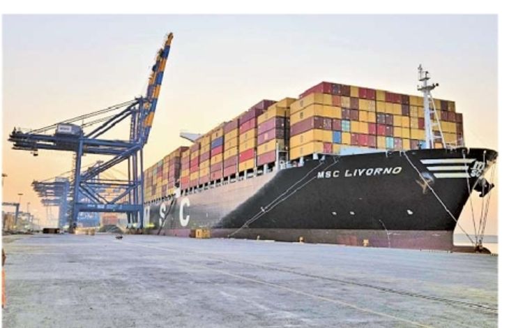 National record of handling 16,596 containers on one vessel at Adani ...