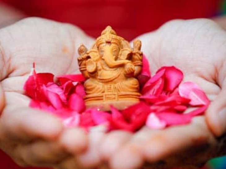 On this day, worship the dual form of Ganesha, fasting in Sarvartha