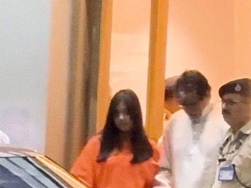 Ranbir was spotted with daughter Raha and Alia