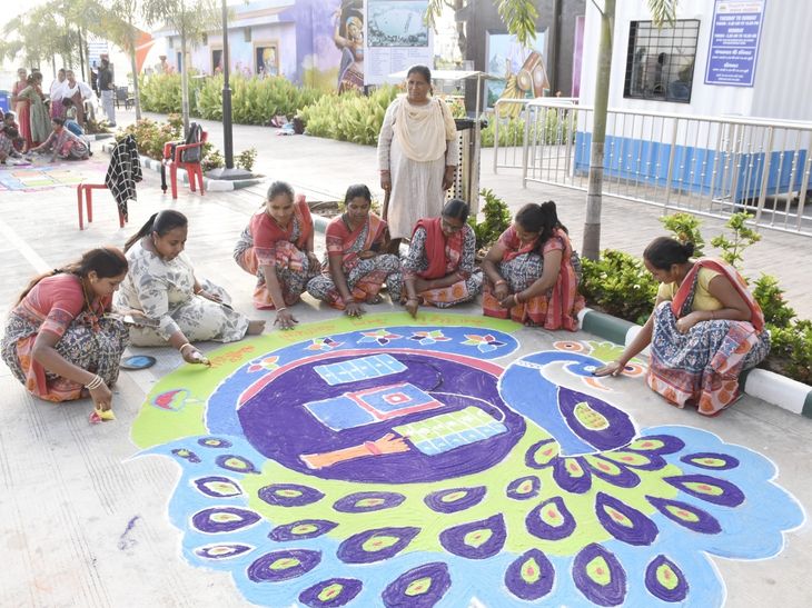 Rangoli program held at Siddharaj Jaisingh Chhab Lake, Dahod, more than ...