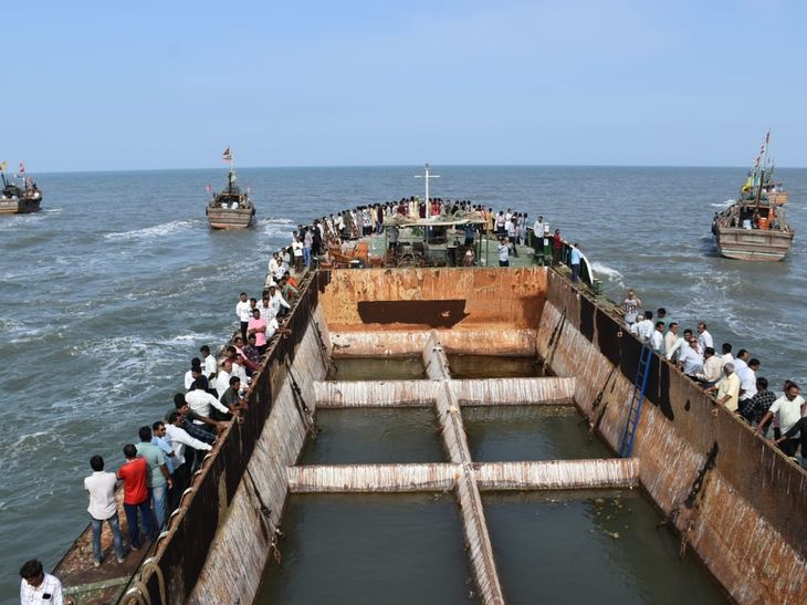 Voting awareness program was held under the sea of Mangrol in Junagadh ...
