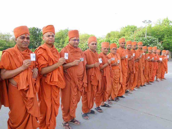 Balakrishna Dasji Swami of SGVP Gurukul along with the Saints voted in ...