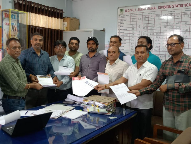 in-surat-corporator-mahesh-angan-filed-a-complaint-in-the-dgvcl-office